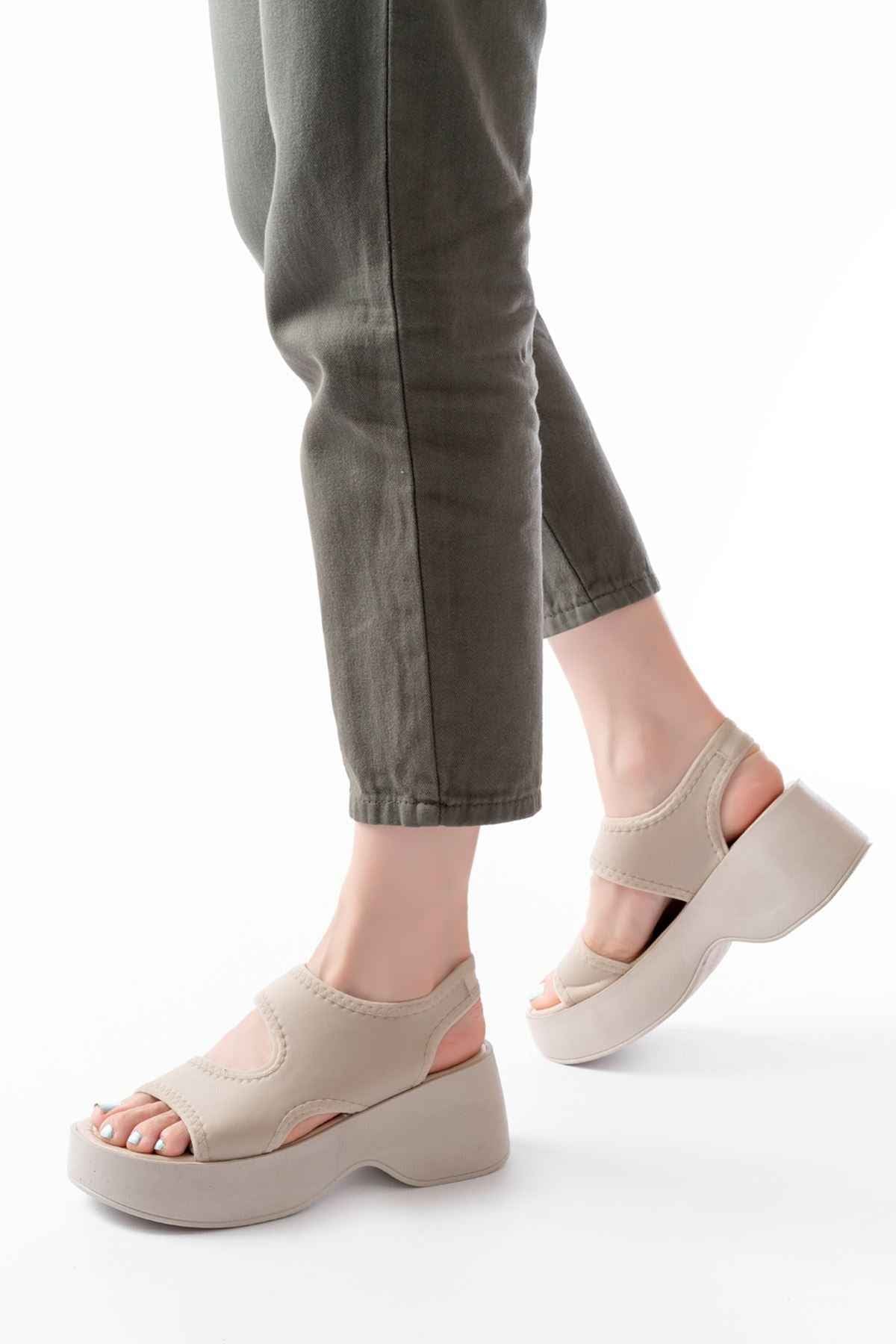 Ayakkabı Aşkı 24414-573 Bej Dalgıç Günlük Dolgu Topuk Kadın Sandalet