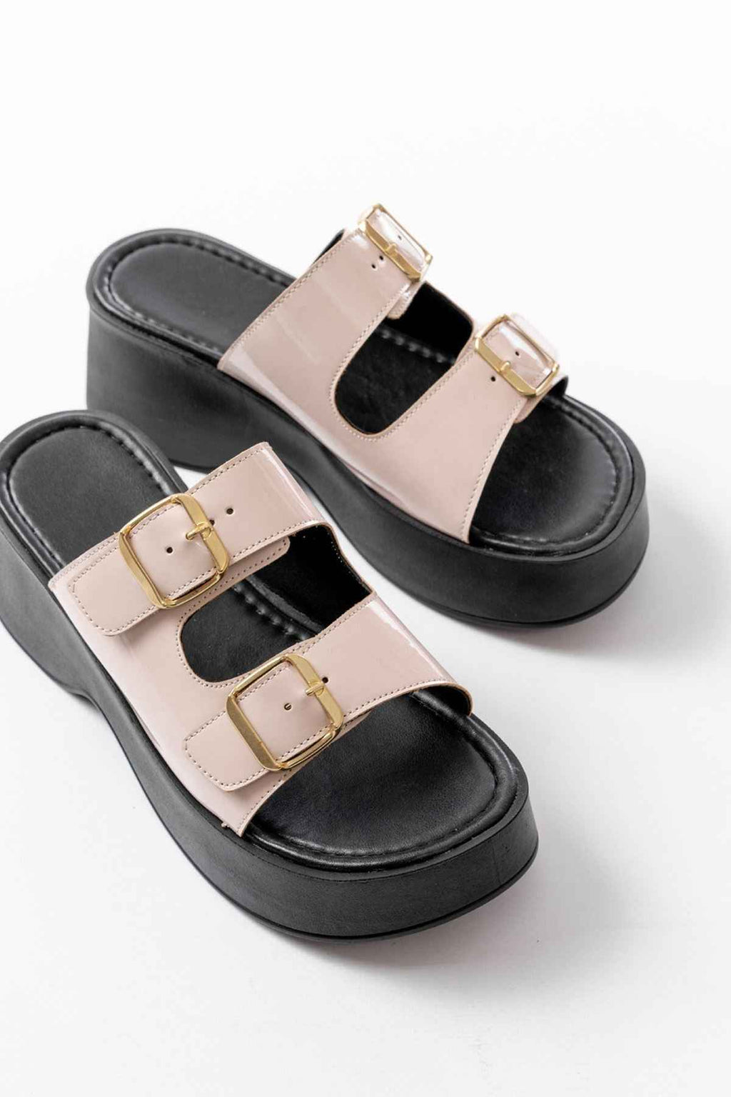 Ayakkabı Aşkı 24414-574 Bej Rugan Tokalı Dolgu Topuk Kadın Terlik