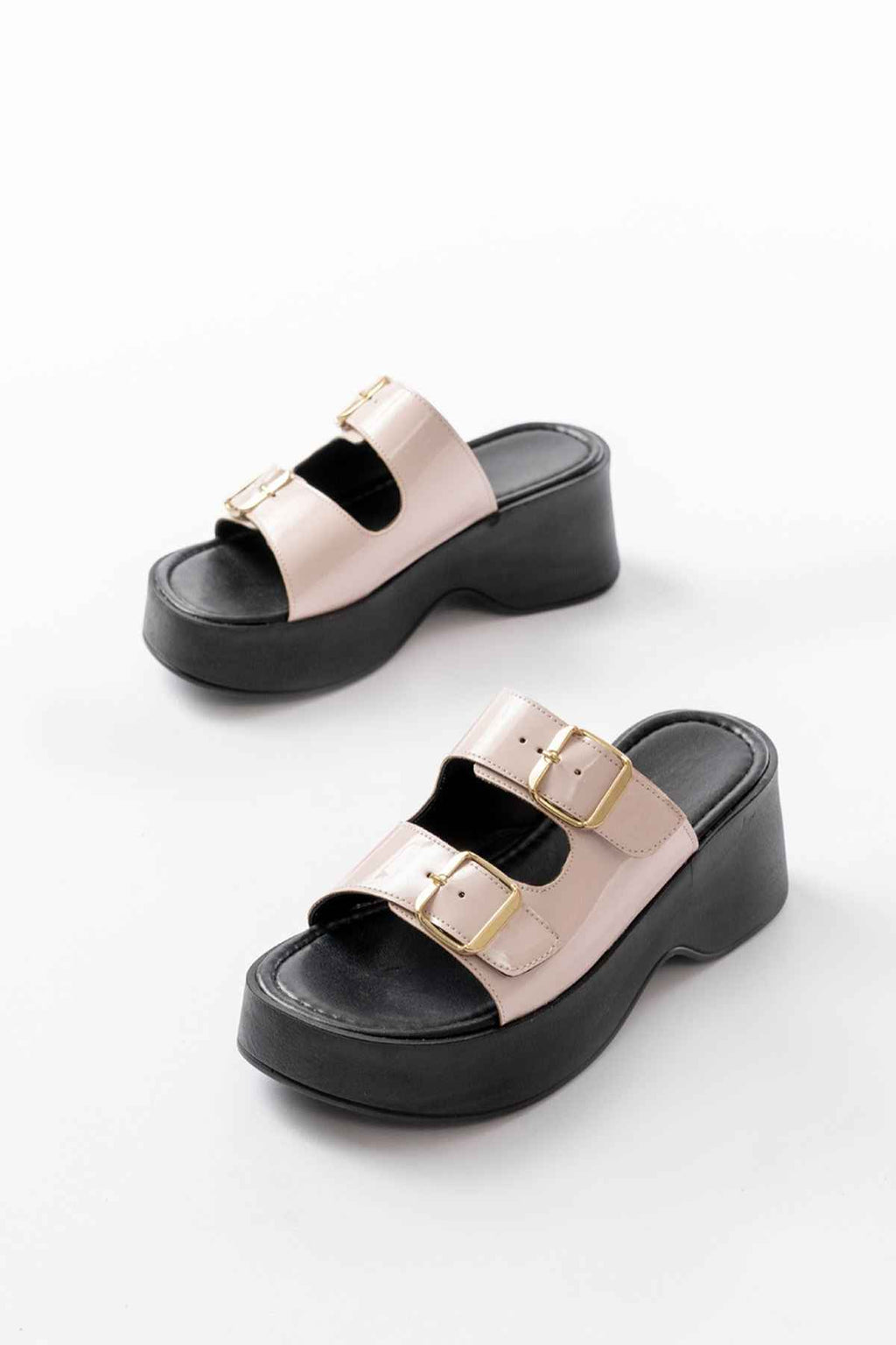 Ayakkabı Aşkı 24414-574 Bej Rugan Tokalı Dolgu Topuk Kadın Terlik