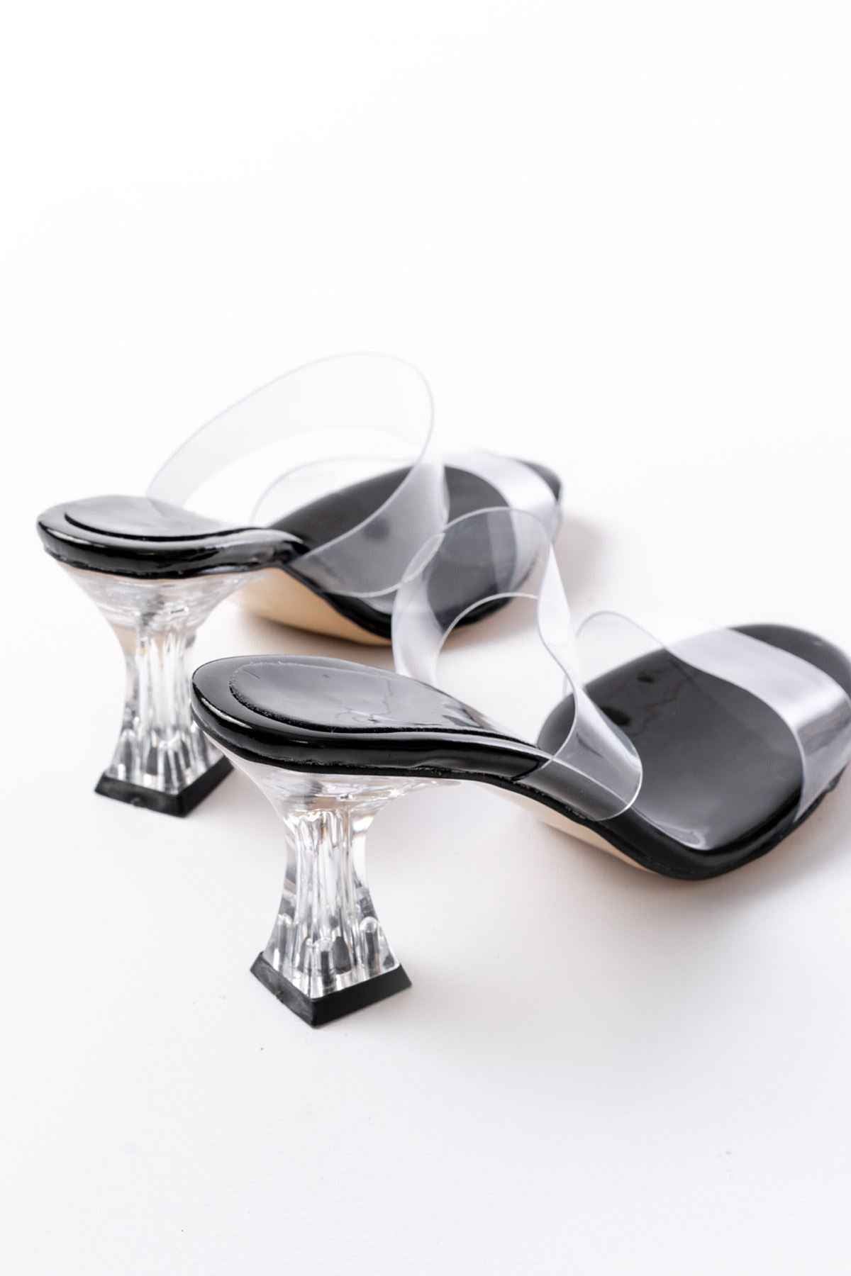 Ayakkabı Aşkı S-618 Siyah Rugan Çift  Bantlı Topuklu Kadın Terlik