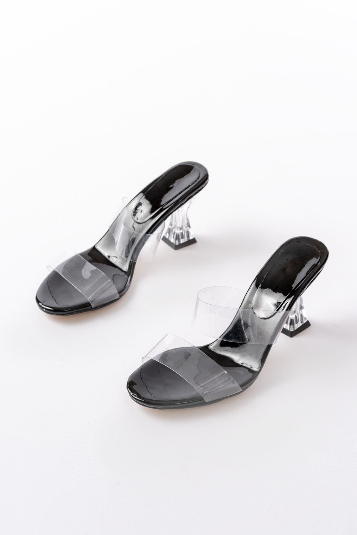 Ayakkabı Aşkı Siyah Rugan Çift Bantlı Topuklu Kadın Terlik