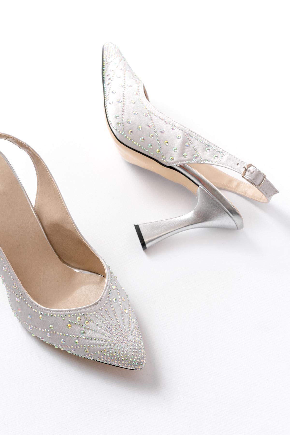 Ayakkabı Aşkı Gümüş Arkası Açık Taş Aksesuarlı Günlük Kadın Sandalet - Ayakkabı Aşkı