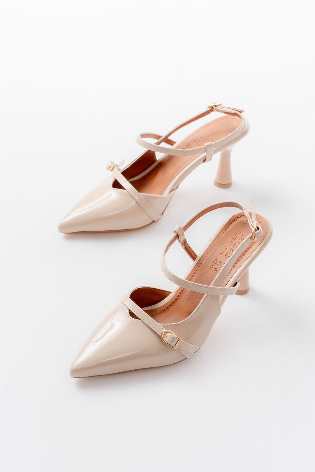 Ayakkabı Aşkı Bej Rugan Toka Detaylı Sivri Burun Kadın Ayakkabı - Ayakkabı Aşkı