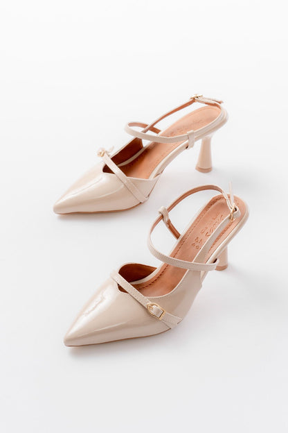 Ayakkabı Aşkı Bej Rugan Toka Detaylı Sivri Burun Kadın Ayakkabı