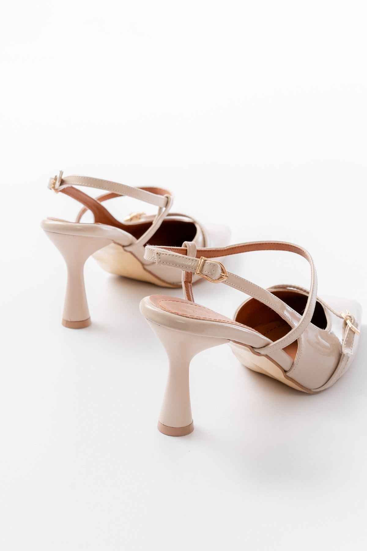 Ayakkabı Aşkı K-6722 Bej Rugan Toka Detaylı Sivri Burun Kadın Ayakkabı