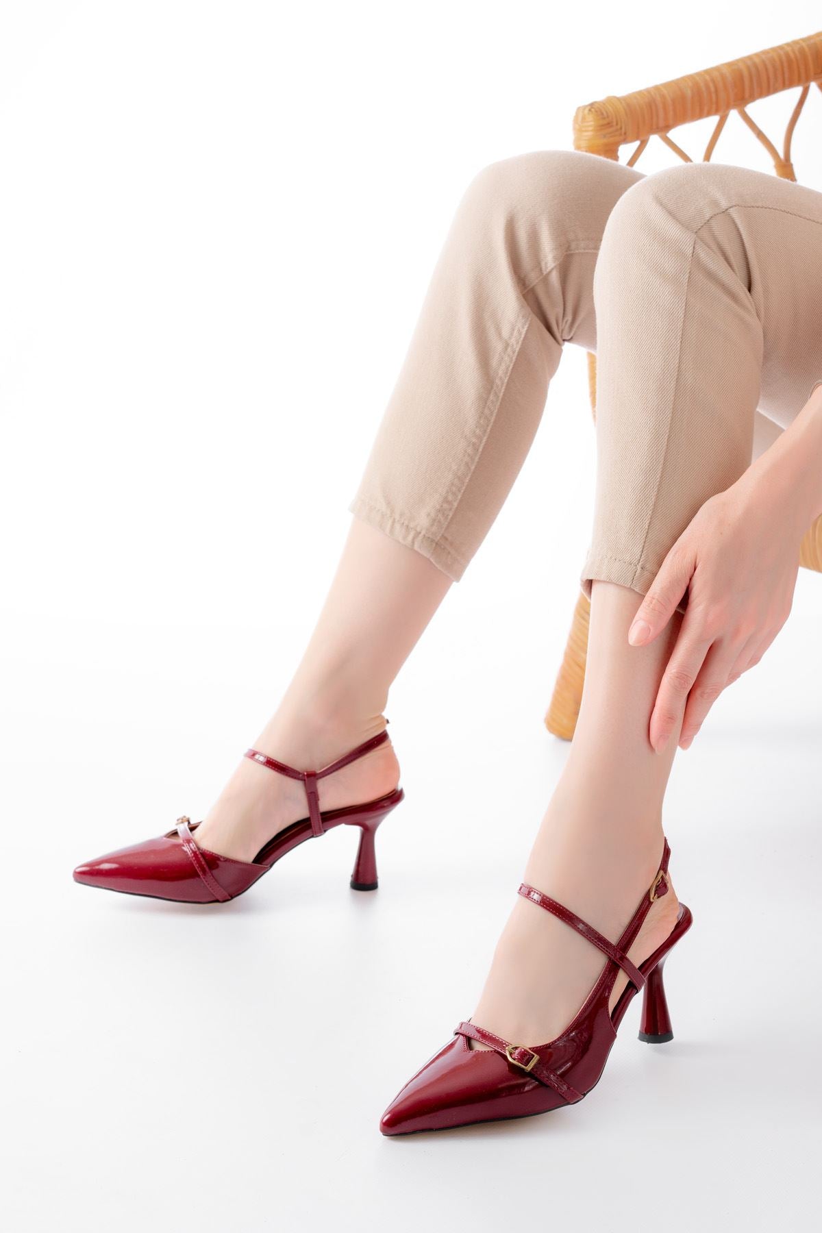 Ayakkabı Aşkı Bordo Rugan Toka Detaylı Sivri Burun Kadın Ayakkabı - Ayakkabı Aşkı