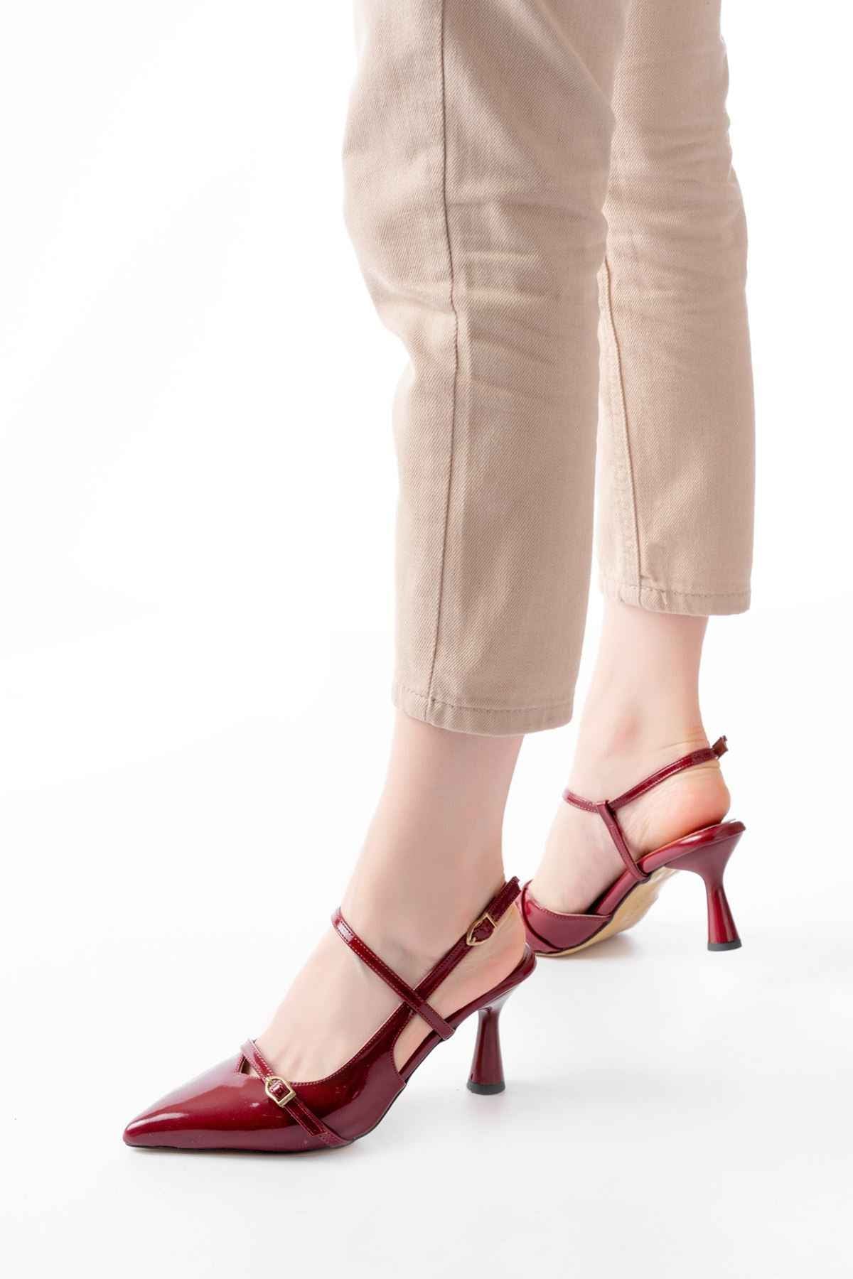 Ayakkabı Aşkı K-6722 Bordo Rugan Toka Detaylı Sivri Burun Kadın Ayakkabı