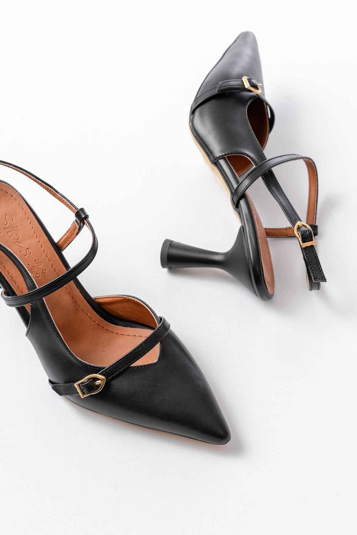 Ayakkabı Aşkı K-6722 Siyah Cilt Toka Detaylı Sivri Burun Kadın Ayakkabı