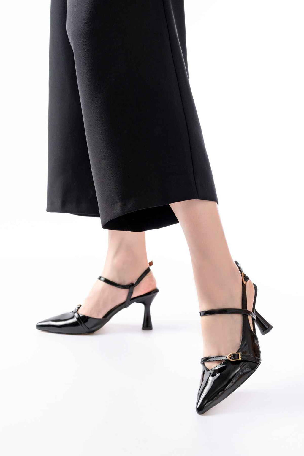 Ayakkabı Aşkı K-6722 Siyah Rugan Toka Detaylı Sivri Burun Kadın Ayakkabı