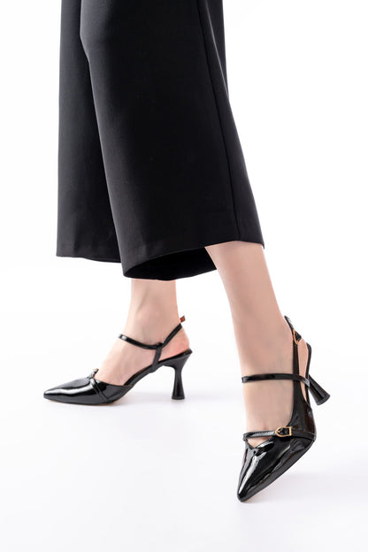 K-6722 Siyah Rugan Toka Detaylı Sivri Burun Kadın Ayakkabı - Siyah Rugan