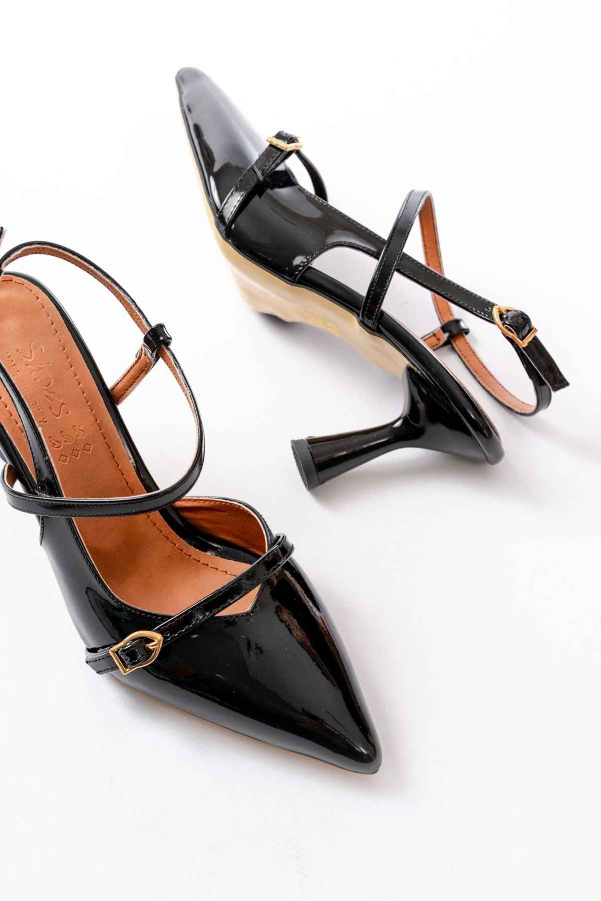 Ayakkabı Aşkı K-6722 Siyah Rugan Toka Detaylı Sivri Burun Kadın Ayakkabı