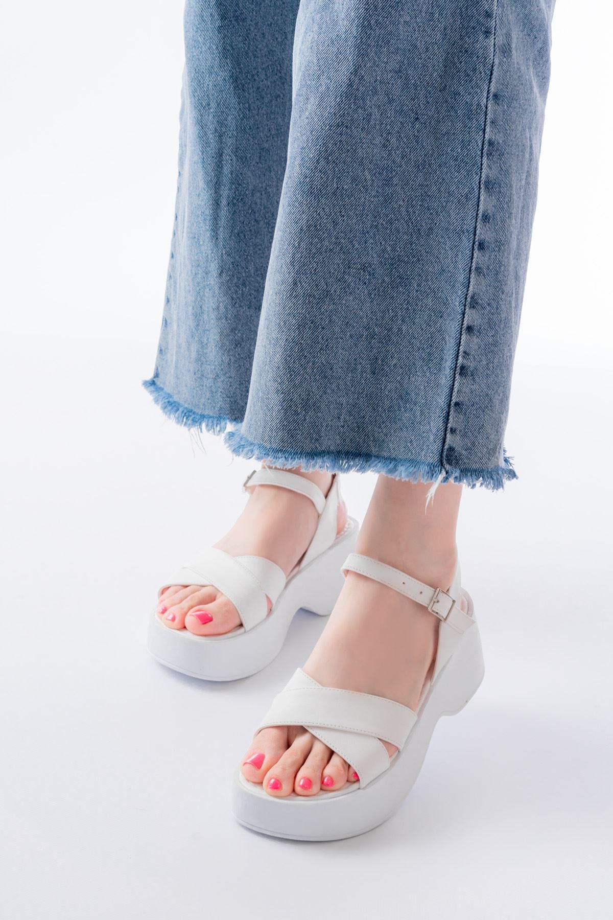 24414-1005 Beyaz Günlük Çapraz Dolgu Topuk Kadın Sandalet - Beyaz