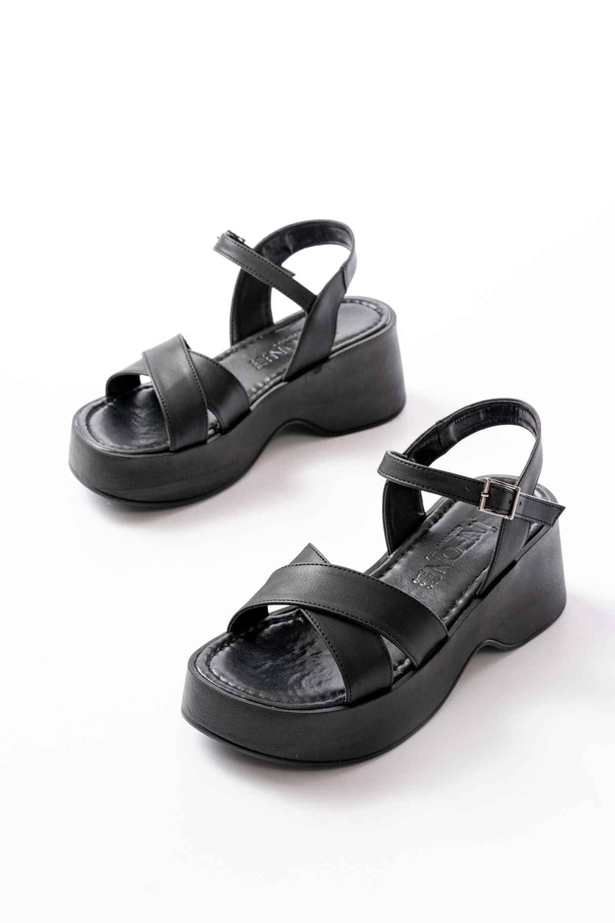 Ayakkabı Aşkı 24414-1005 Siyah Günlük Çapraz Dolgu Topuk Kadın Sandalet