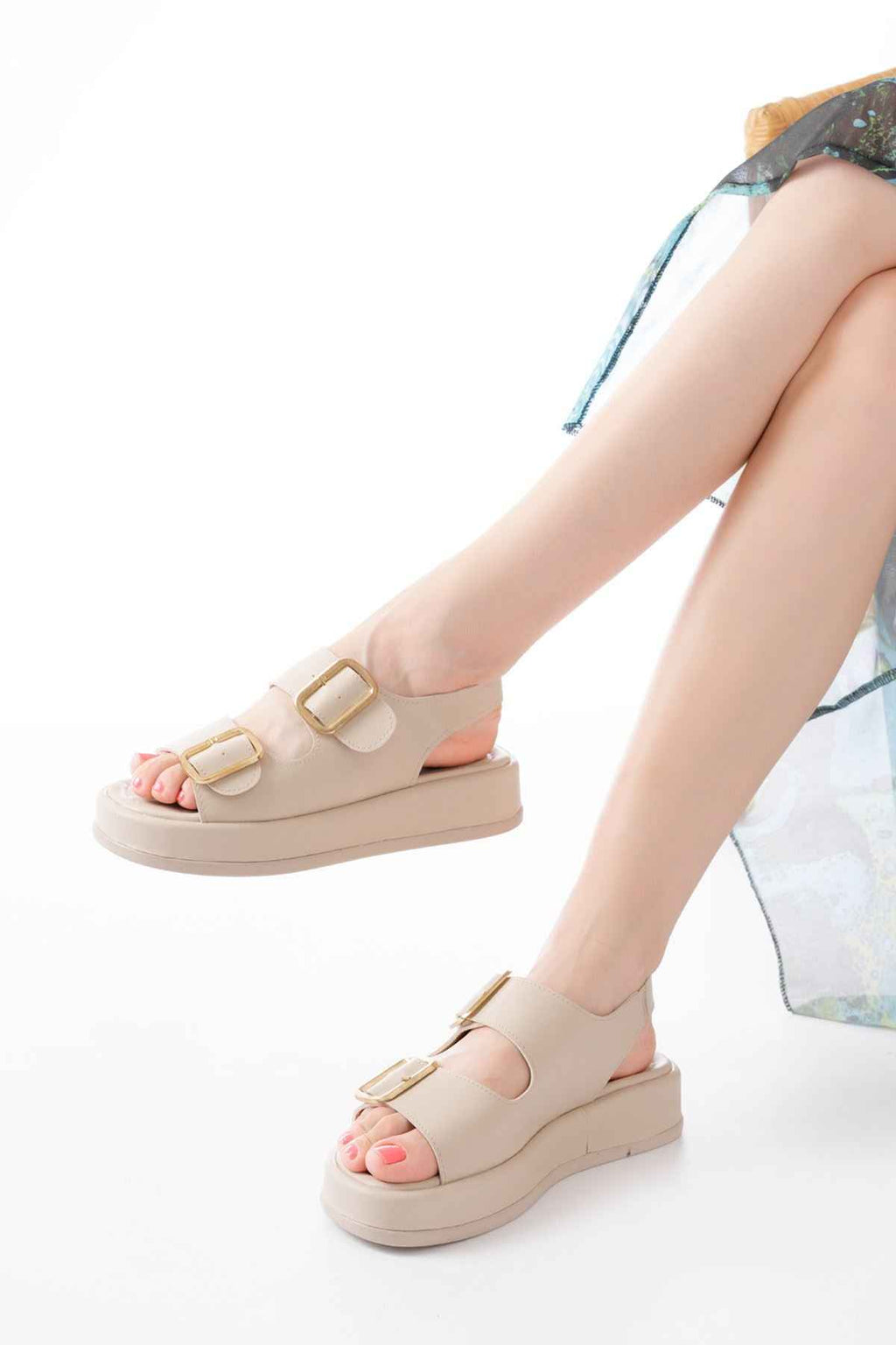 Ayakkabı Aşkı 1187 Bej Dolgu Topuk Lastik Baretli  Kadın Sandalet