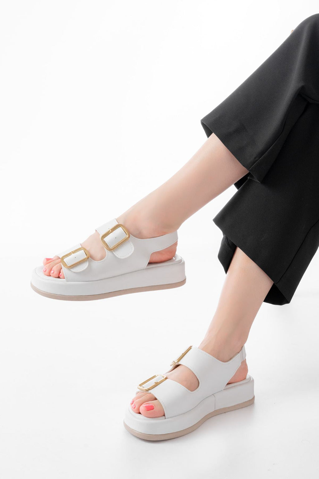 Ayakkabı Aşkı 1187 Beyaz Dolgu Topuk Lastik Baretli Kadın Sandalet - Ayakkabı Aşkı