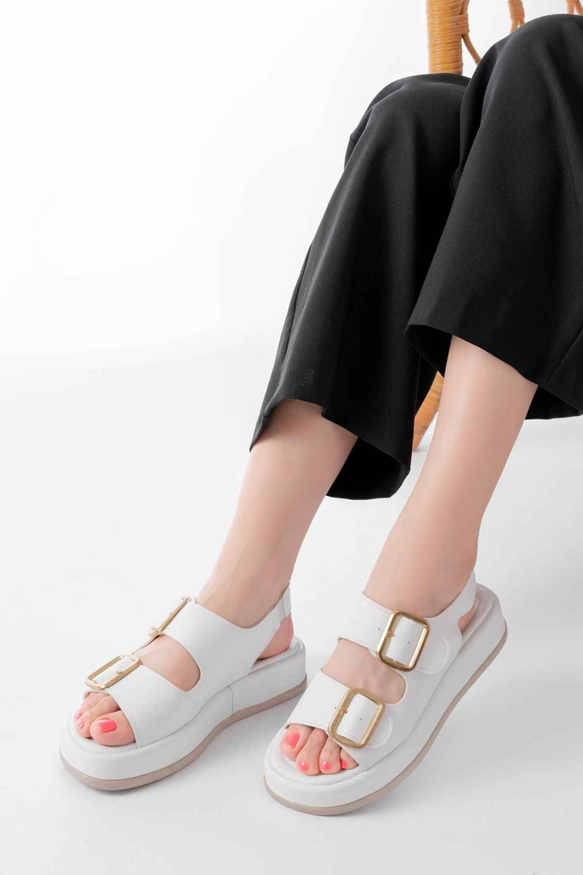 Ayakkabı Aşkı 1187 Beyaz Dolgu Topuk Lastik Baretli  Kadın Sandalet