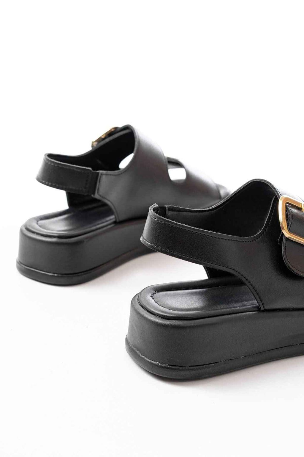 Ayakkabı Aşkı 1187 Siyah Dolgu Topuk Lastik Baretli  Kadın Sandalet