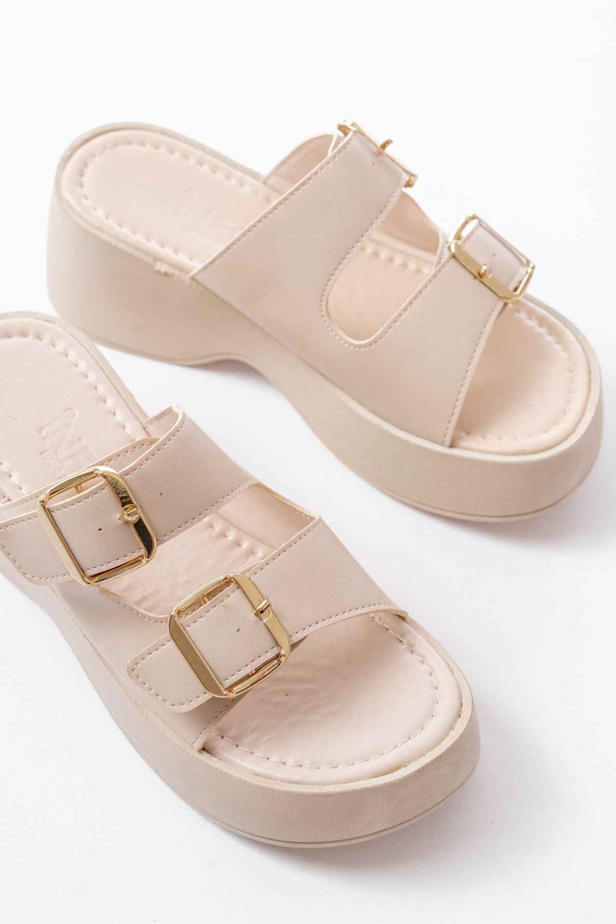 Ayakkabı Aşkı 24414-574 Bej Günlük Tokalı Dolgu Topuk Kadın Terlik