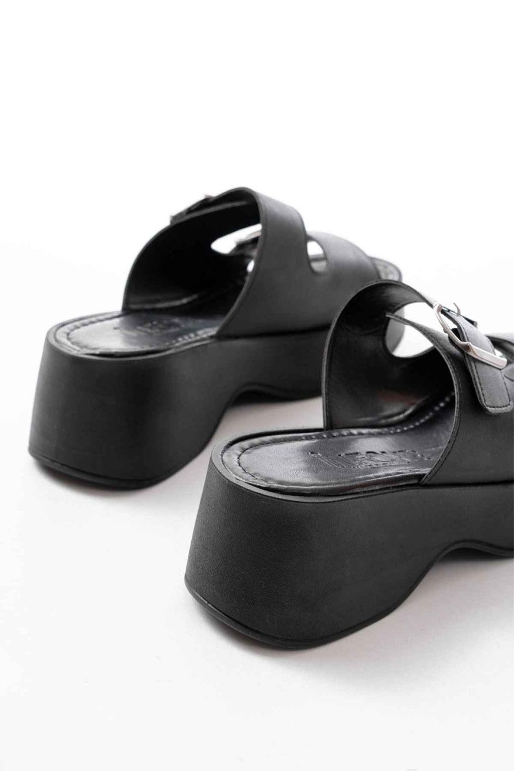 Ayakkabı Aşkı 24414-574 Siyah Günlük Tokalı Dolgu Topuk Kadın Terlik