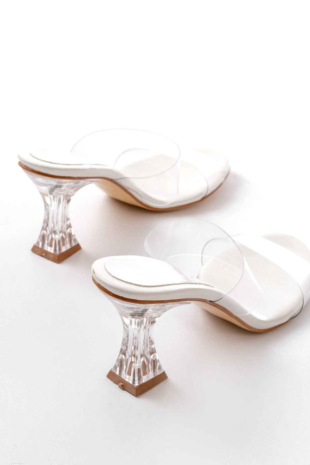 Ayakkabı Aşkı S-618 Beyaz Rugan Çift  Bantlı Topuklu Kadın Terlik