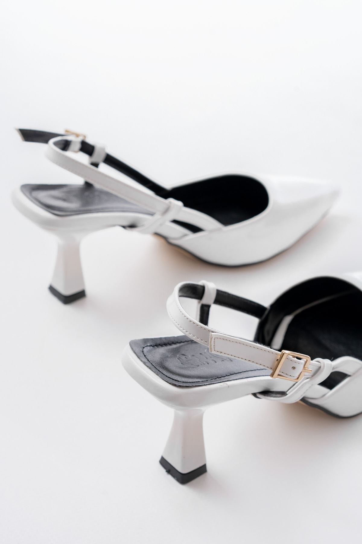 Ayakkabı Aşkı Beyaz Rugan Günlük 7 cm Topuklu Bayan Ayakkabı - Ayakkabı Aşkı