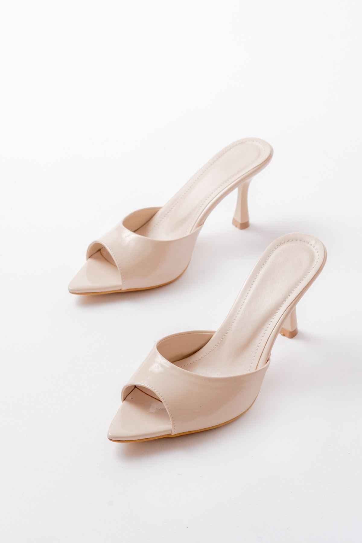 Ayakkabı Aşkı 716 Bej Rugan Sivri Burunlu Topuklu Kadın Terlik