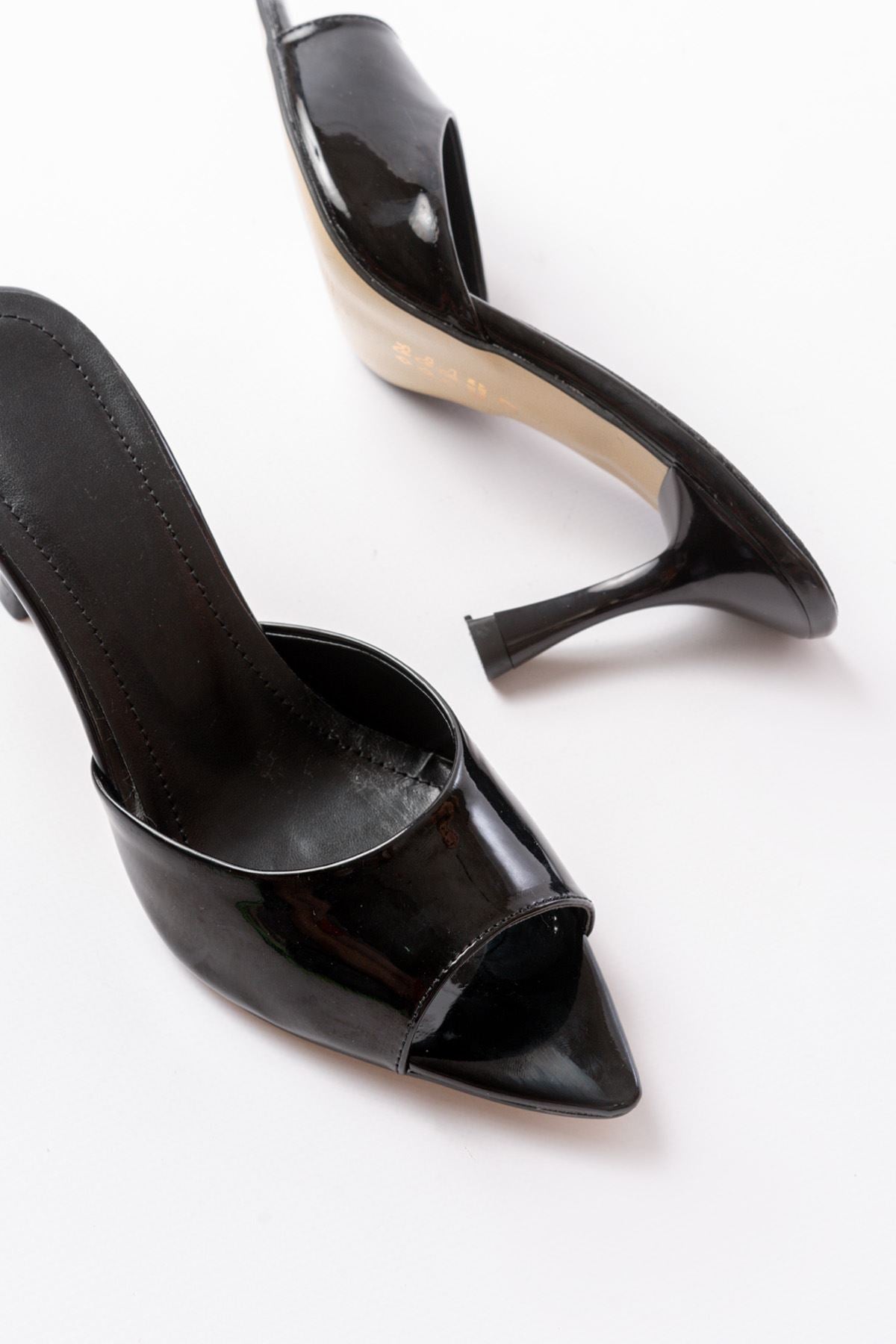 Ayakkabı Aşkı 716 Siyah Rugan Sivri Burunlu Topuklu Kadın Terlik