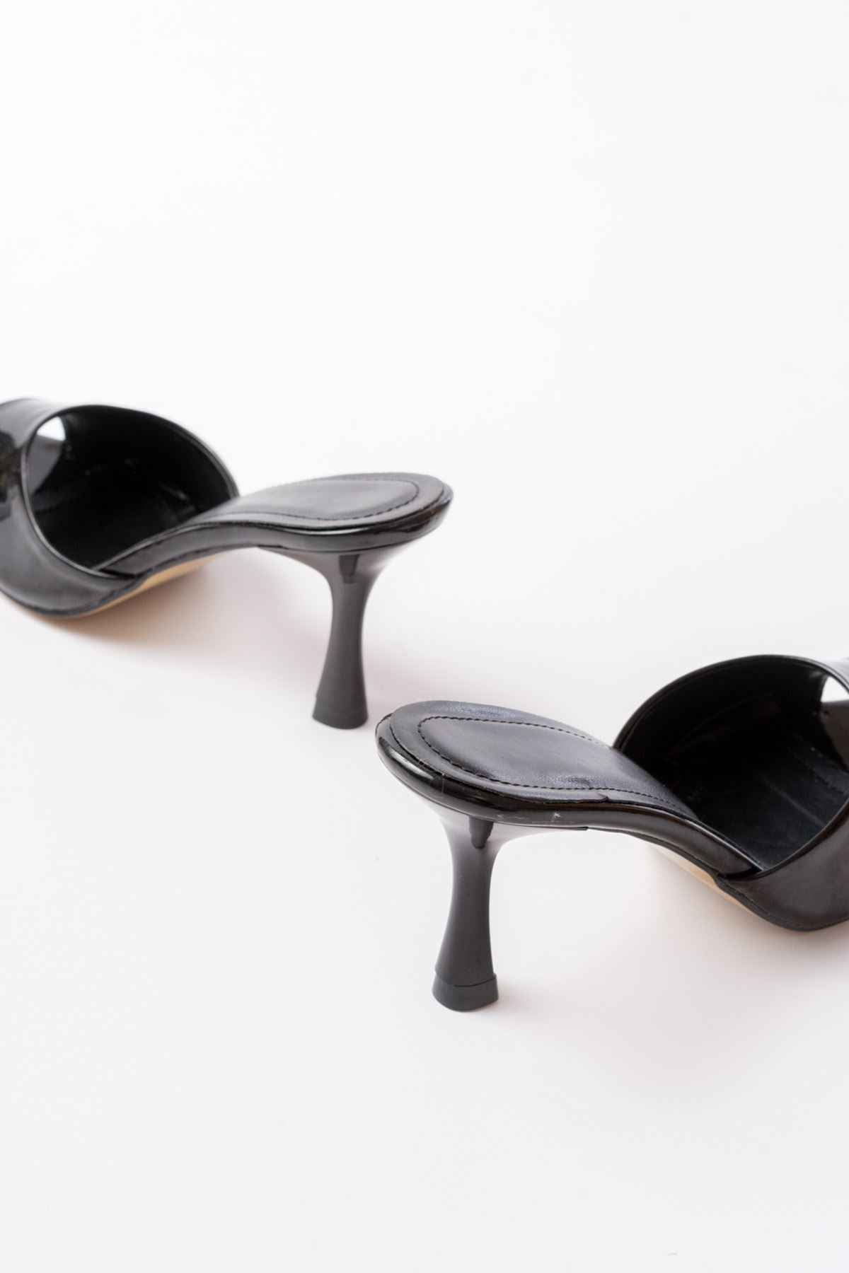 Ayakkabı Aşkı 716 Siyah Rugan Sivri Burunlu Topuklu Kadın Terlik