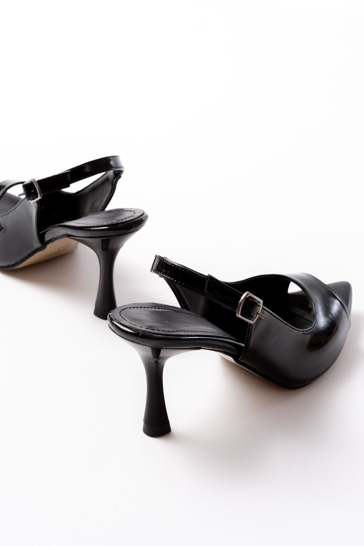 Ayakkabı Aşkı 717 Siyah Rugan Sivri Burunlu Topuklu Kadın Sandalet