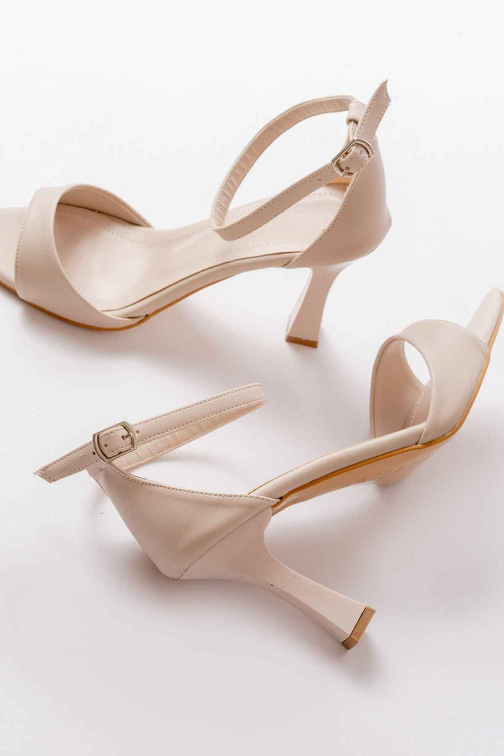 Ayakkabı Aşkı 718 Bej Cilt Sivri Burunlu Topuklu Bilekten Bağlamalı Kadın Ayakkabı
