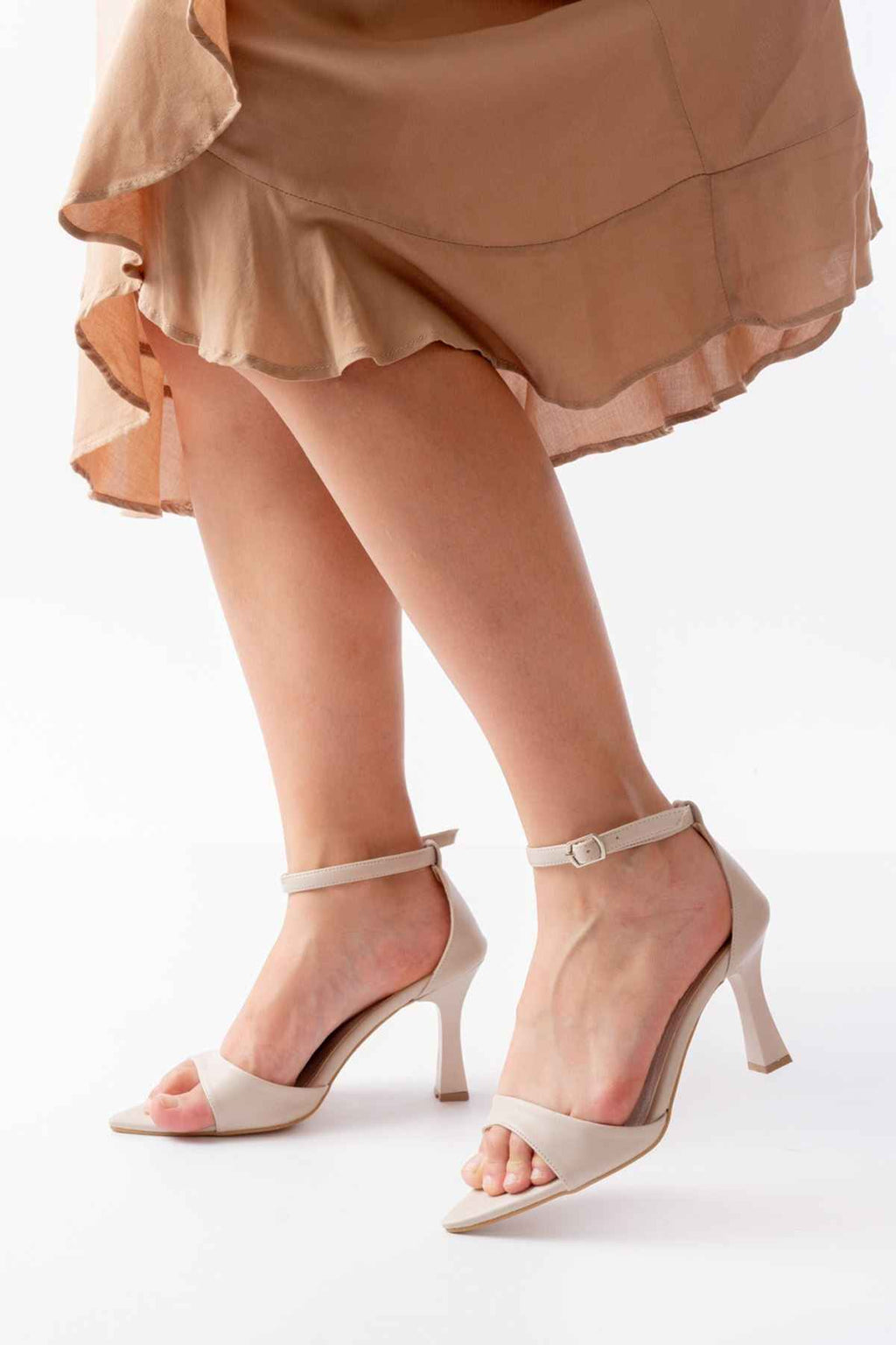 Ayakkabı Aşkı 718 Bej Cilt Sivri Burunlu Topuklu Bilekten Bağlamalı Kadın Ayakkabı