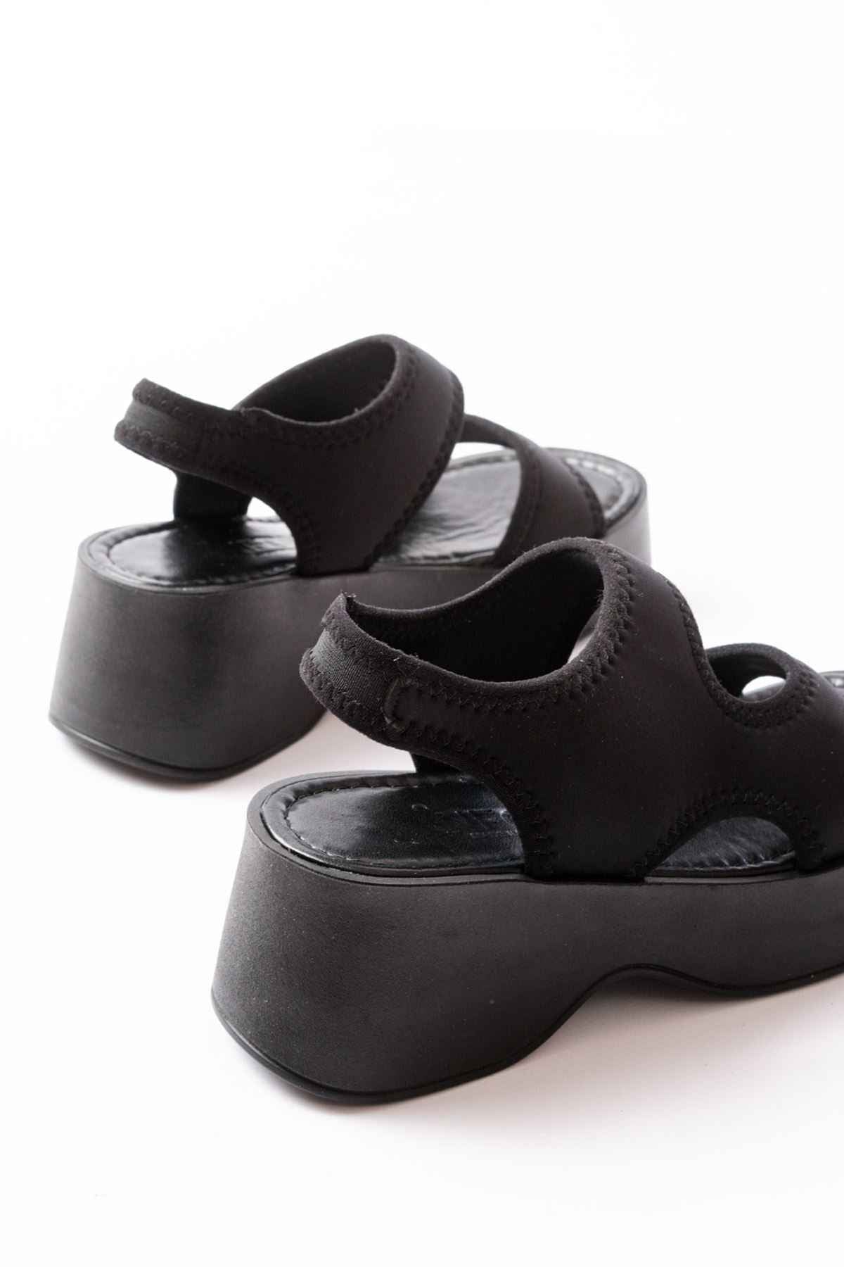 Ayakkabı Aşkı 24414-573 Siyah Dalgıç Günlük Dolgu Topuk Kadın Sandalet