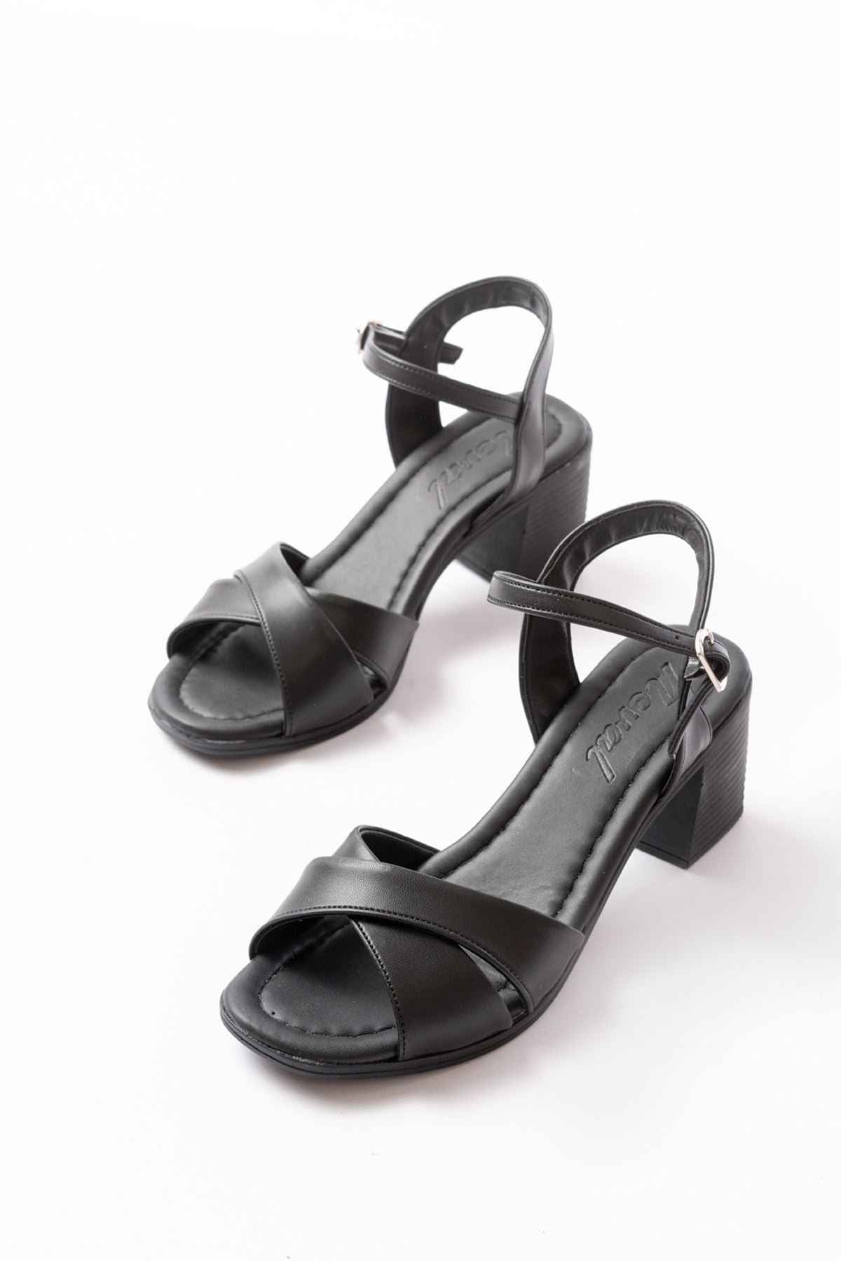Ayakkabı Aşkı K-11 Siyah Günlük Çapraz Topuklu Kadın Sandalet
