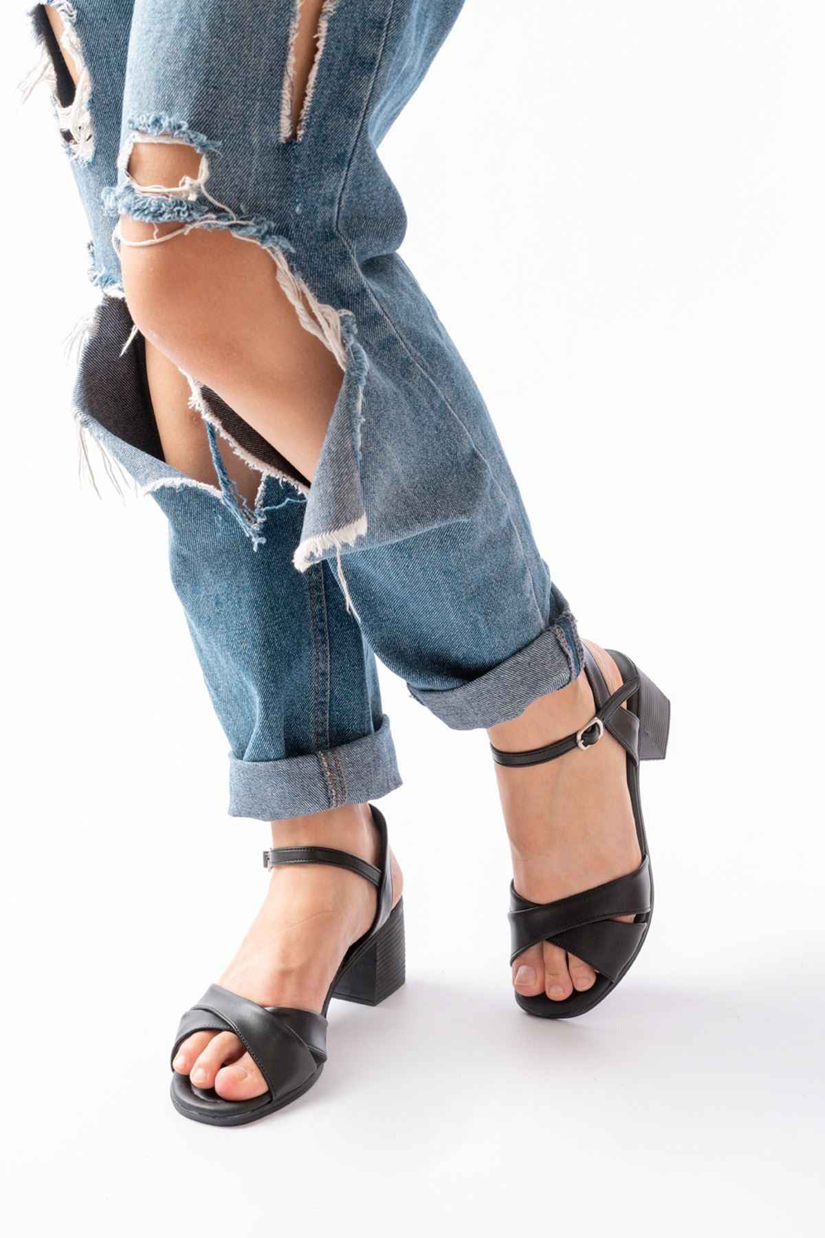 Ayakkabı Aşkı K-11 Siyah Günlük Çapraz Topuklu Kadın Sandalet