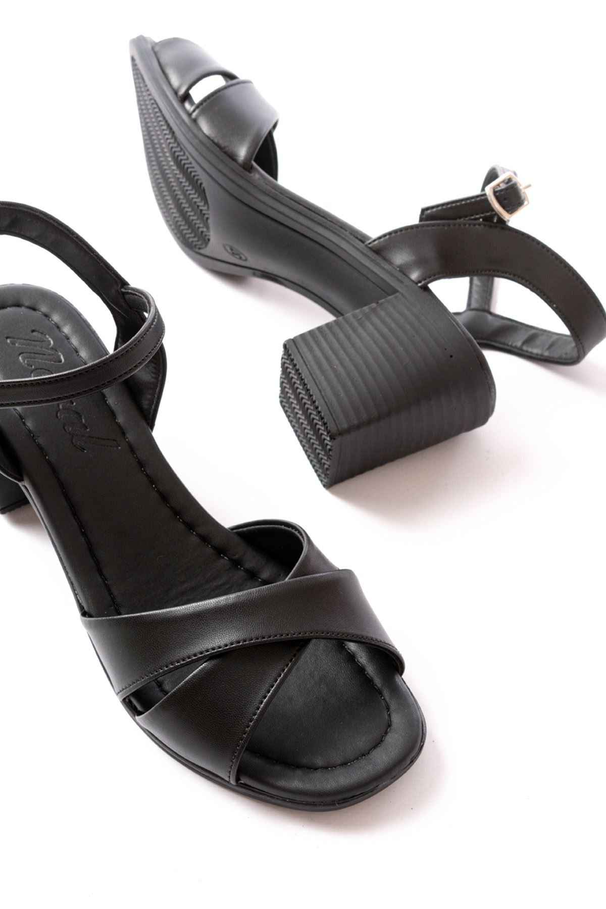 Ayakkabı Aşkı K-11 Siyah Günlük Çapraz Topuklu Kadın Sandalet