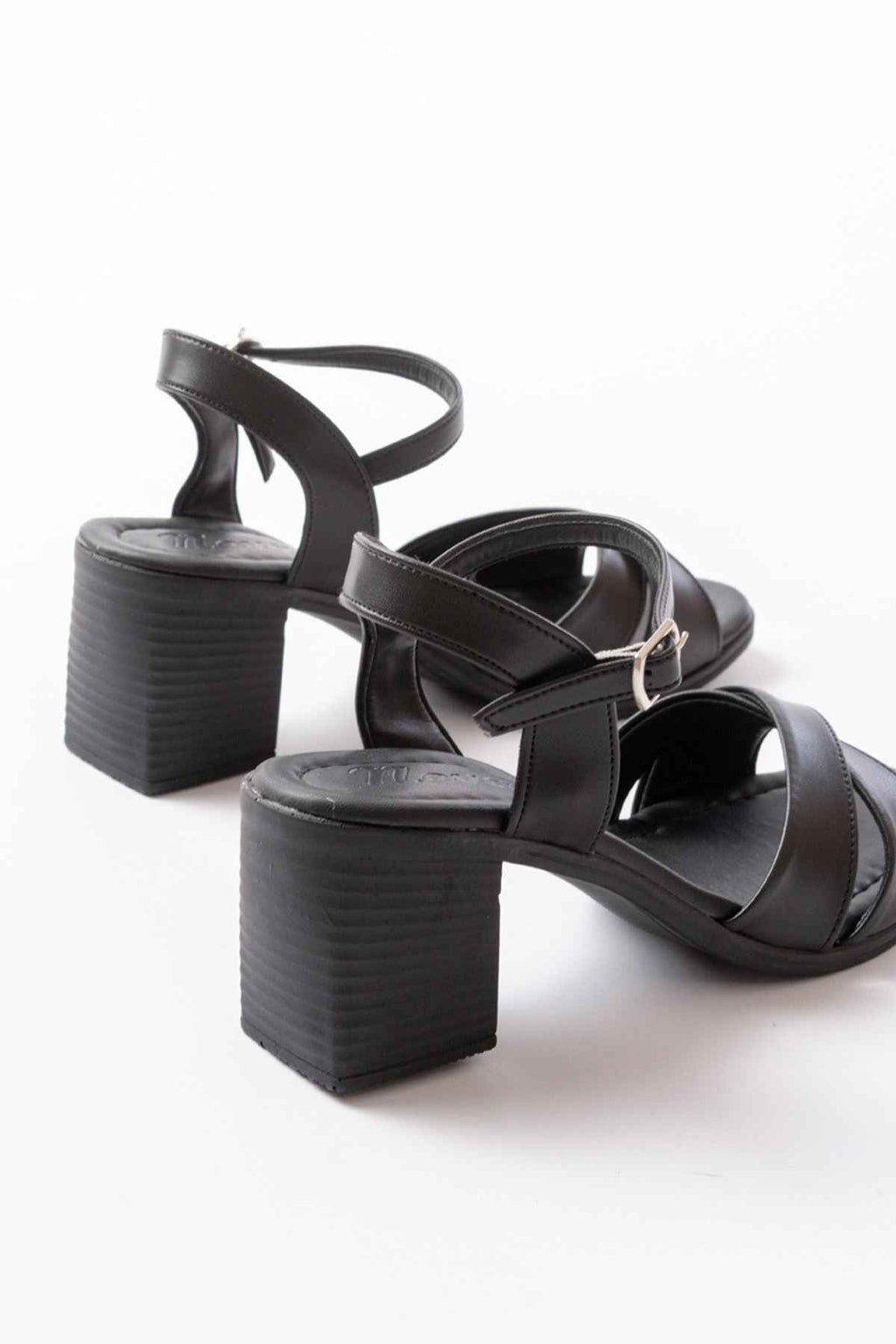 Ayakkabı Aşkı K-11 Siyah Günlük Çapraz Topuklu Kadın Sandalet