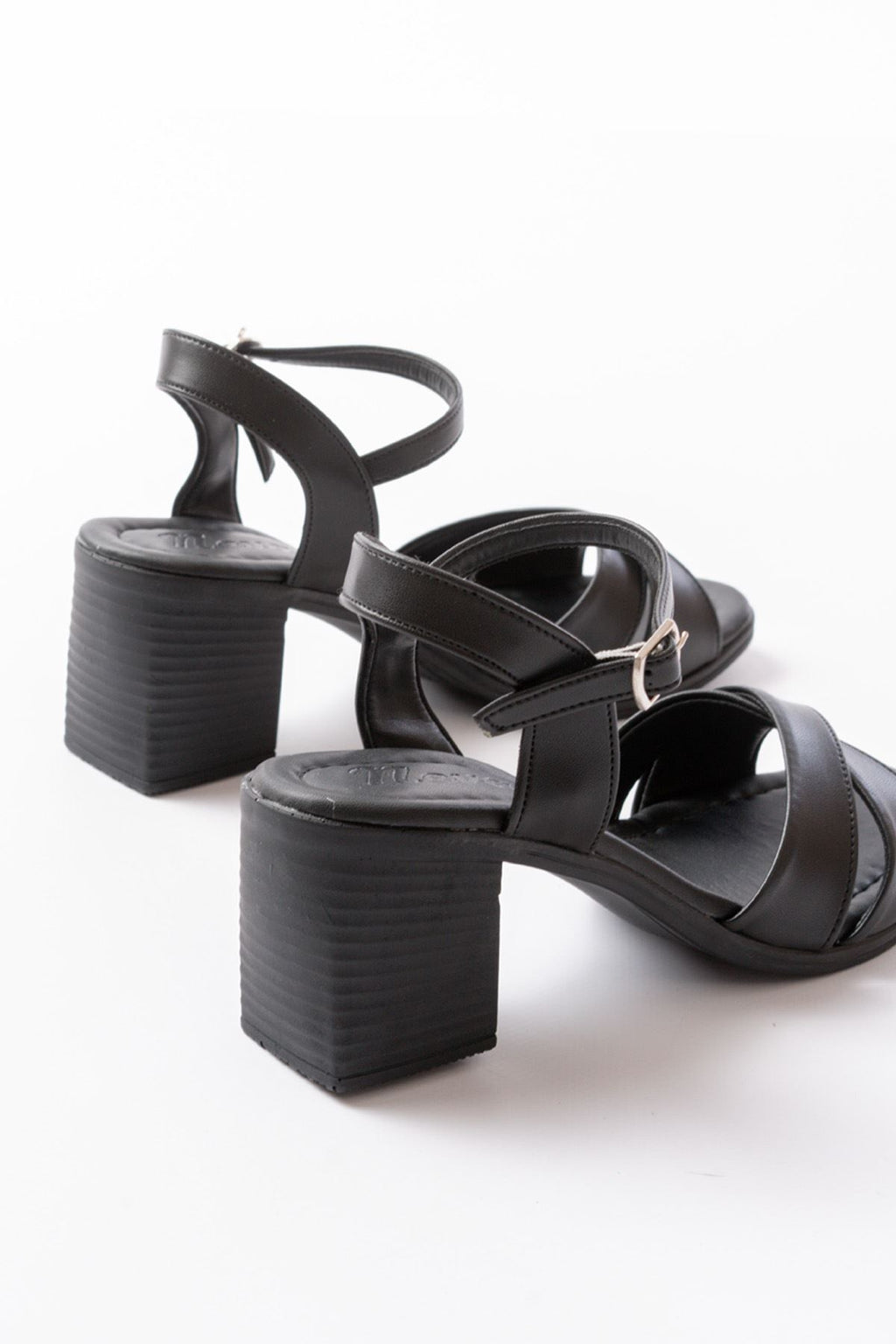 Ayakkabı Aşkı Siyah Günlük Çapraz Topuklu Kadın Sandalet