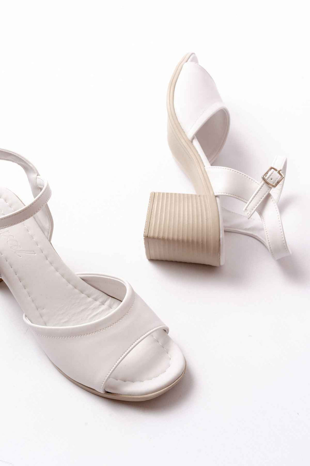 Ayakkabı Aşkı Beyaz Günlük Topuklu Kadın Sandalet