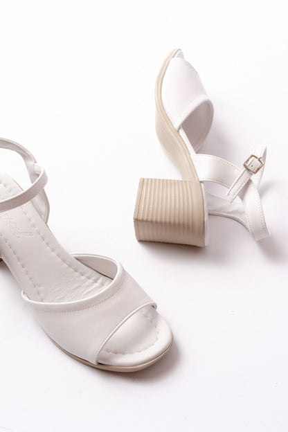 Ayakkabı Aşkı Beyaz Günlük Topuklu Kadın Sandalet