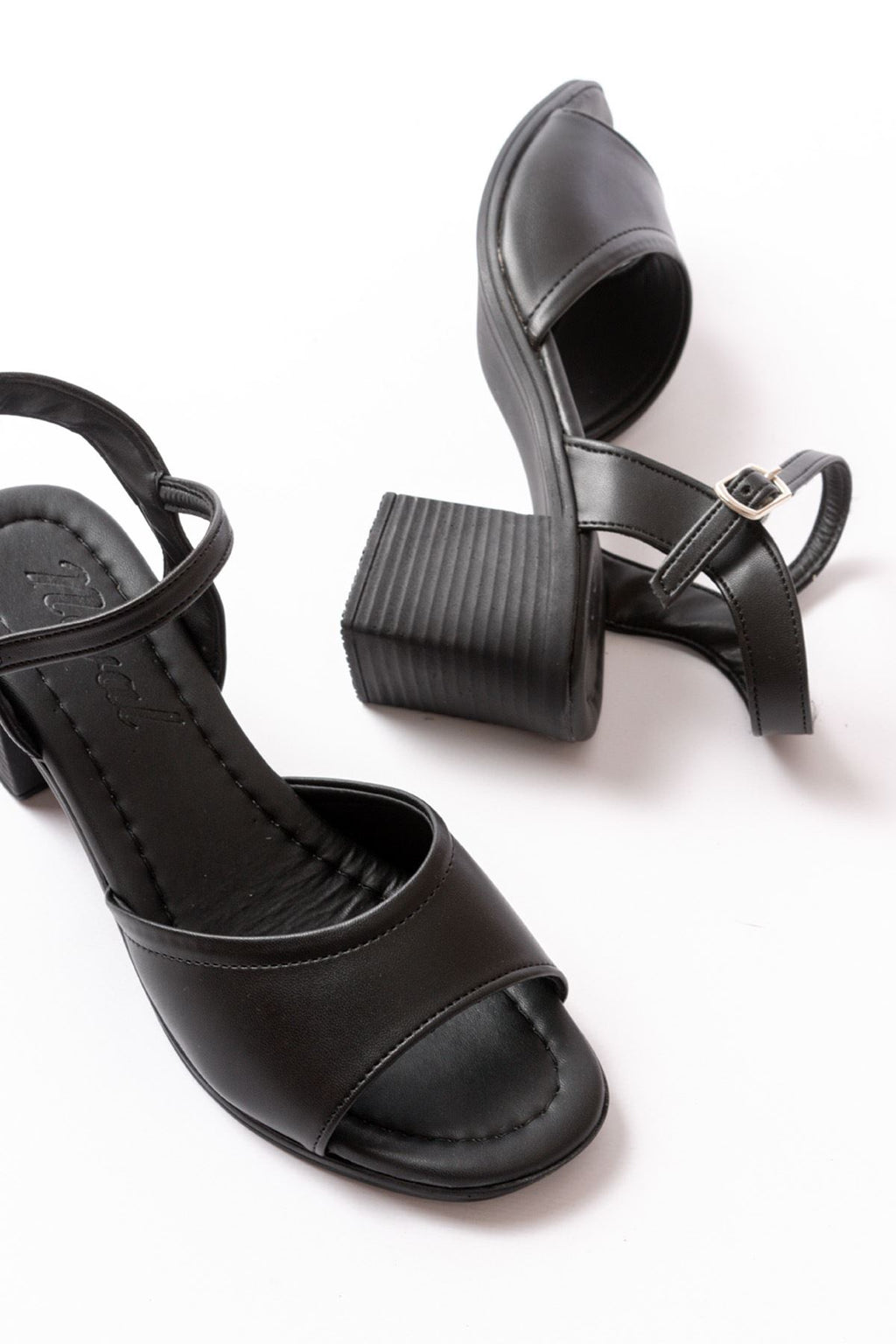Ayakkabı Aşkı Siyah Günlük Topuklu Kadın Sandalet