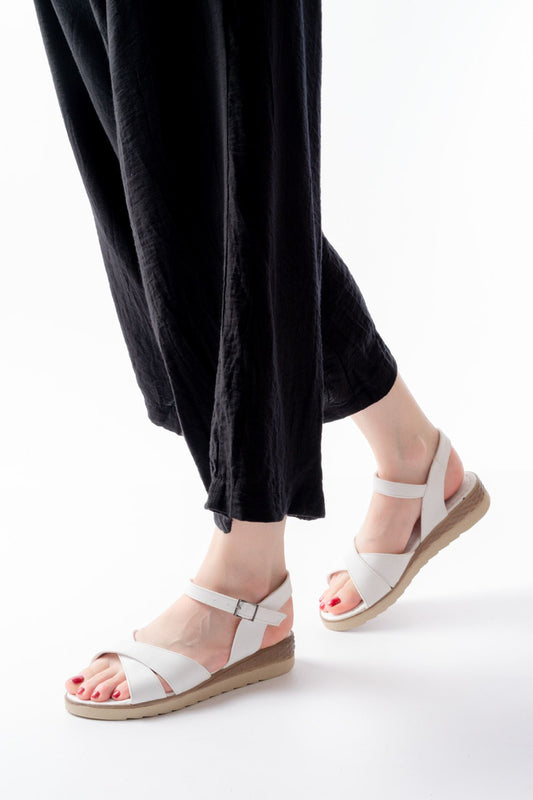 692-564 Beyaz Ortopedik Taban Çapraz Tokalı Kadın Sandalet - Beyaz