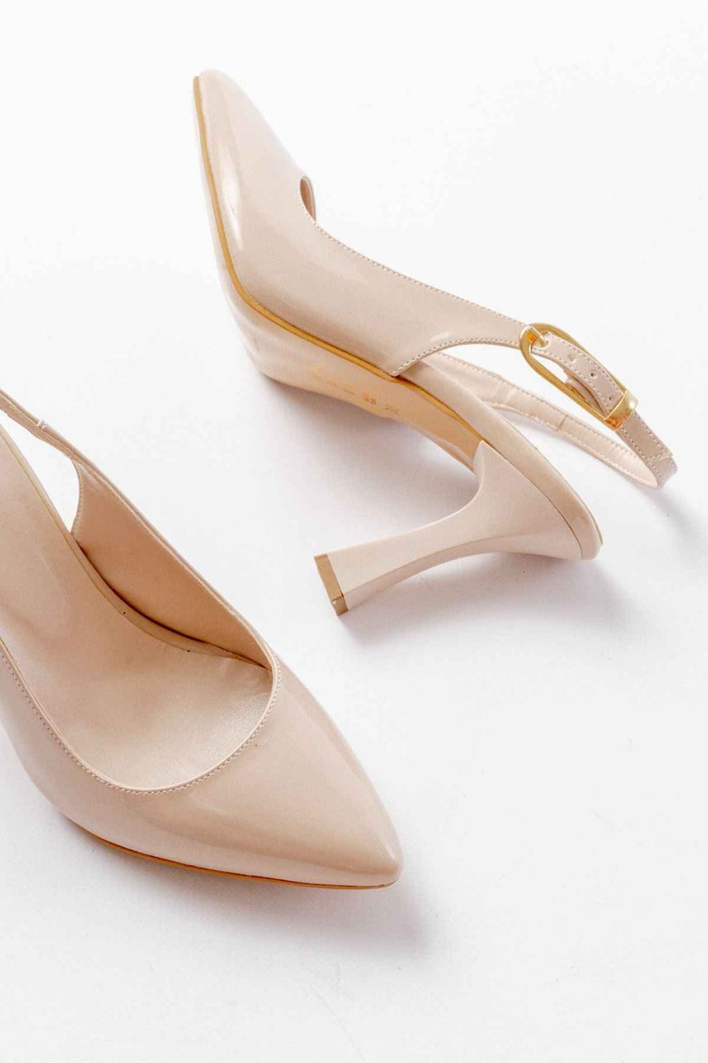 Ayakkabı Aşkı 719 Bej Rugan Sivri Burunlu Toka Detaylı Topuklu Kadın Ayakkabı