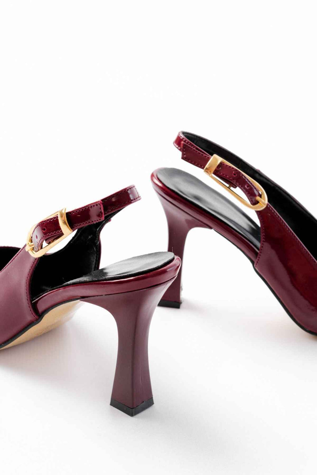 Ayakkabı Aşkı 719 Bordo Rugan Sivri Burunlu Toka Detaylı  Topuklu Kadın Ayakkabı