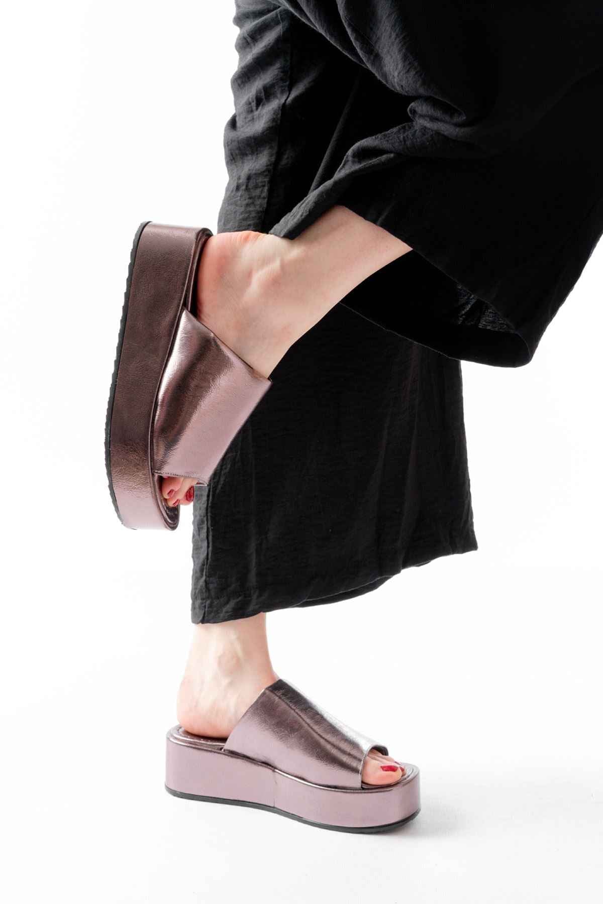 Ayakkabı Aşkı 861-1011 Rose Cam Kırığı Geniş Bantlı Dolgu Kadın Terlik