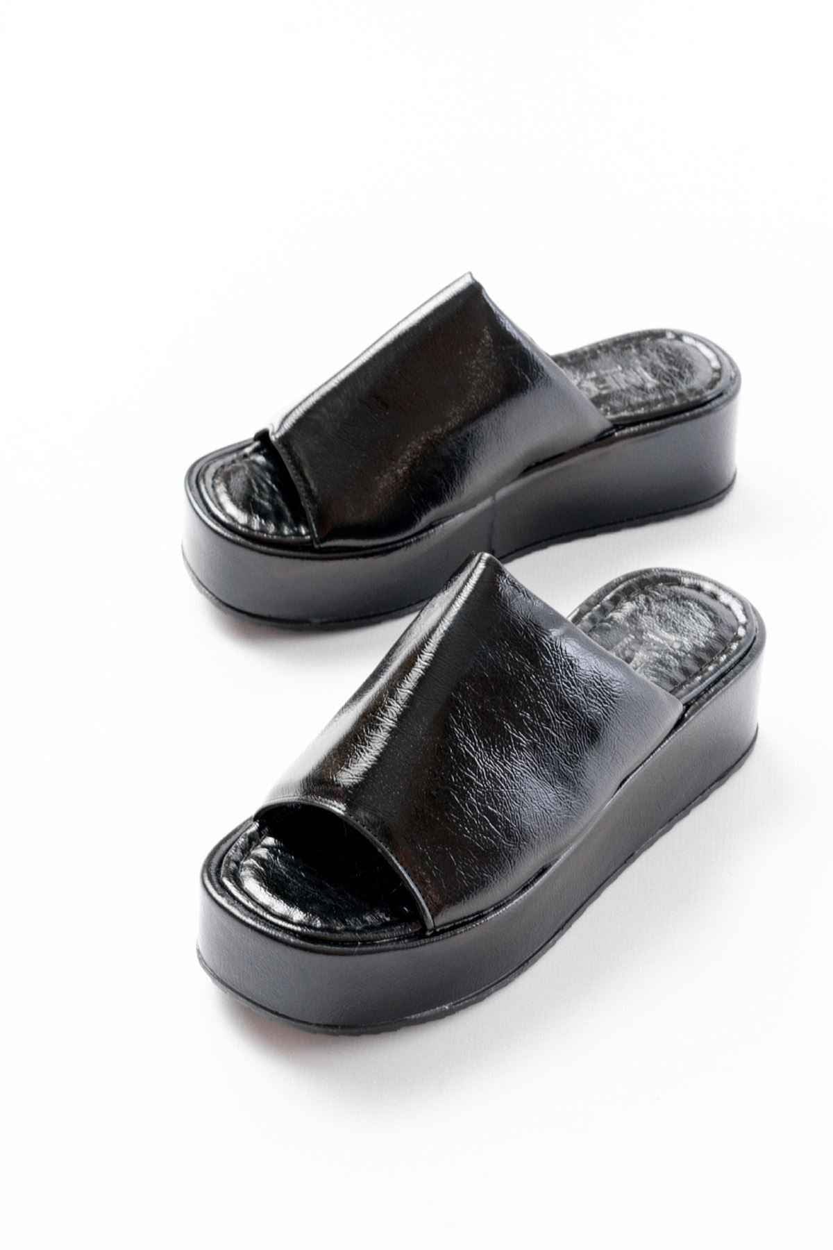 Ayakkabı Aşkı 861-1011 Siyah Cam Kırığı Geniş Bantlı Dolgu Kadın Terlik