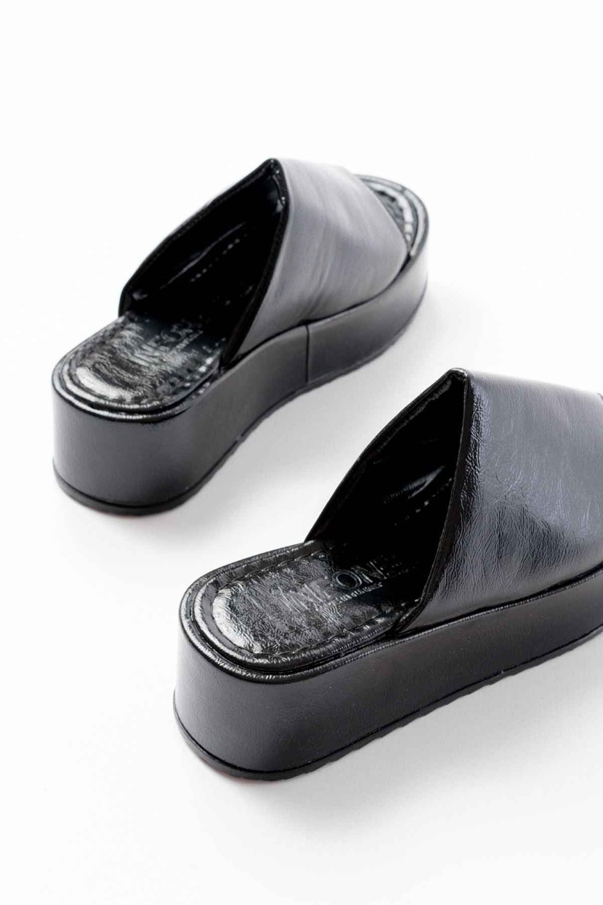 Ayakkabı Aşkı 861-1011 Siyah Cam Kırığı Geniş Bantlı Dolgu Kadın Terlik