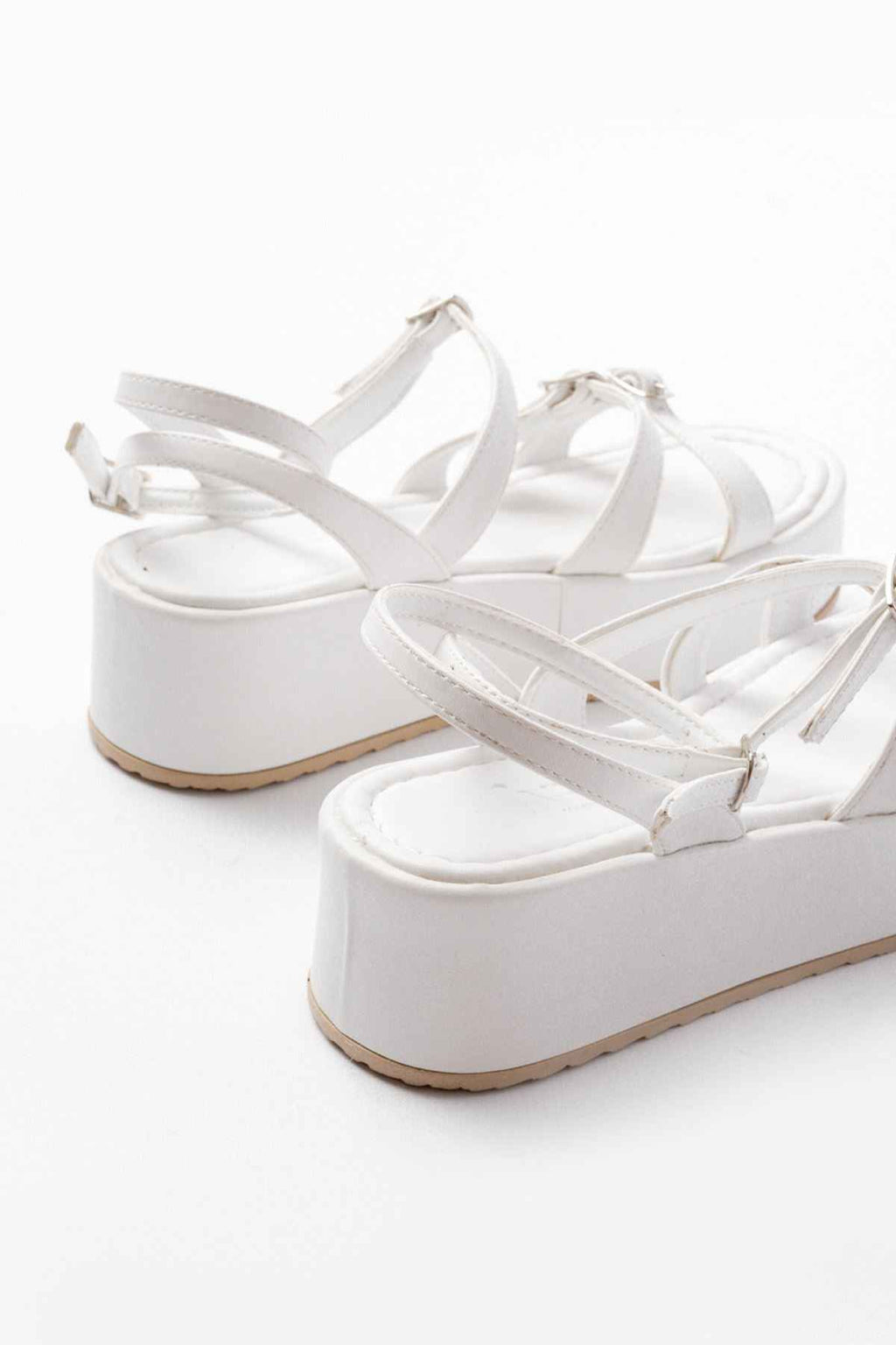 Ayakkabı Aşkı 861-1222 Beyaz Tokalı Bilekten Bağlamalı Dolgu Kadın Sandalet