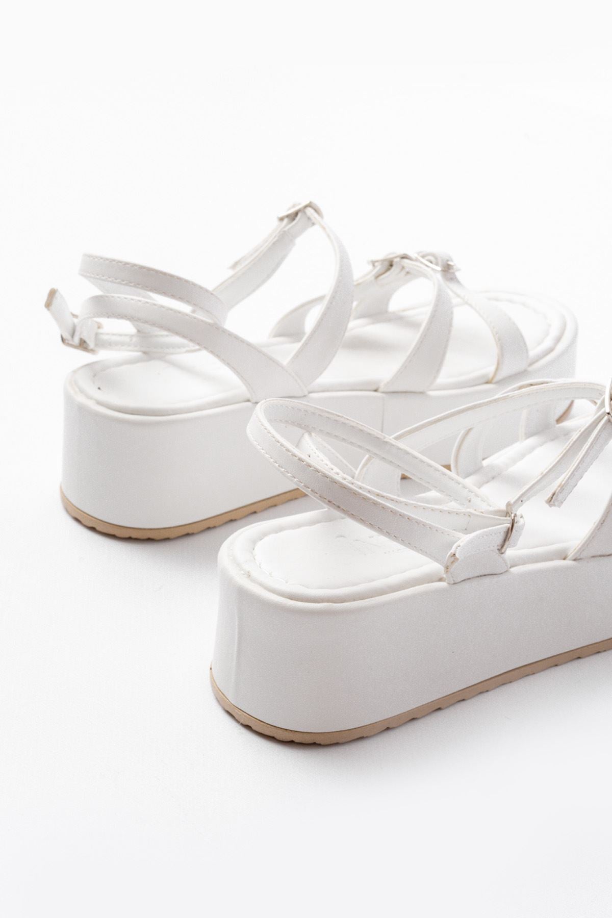 Ayakkabı Aşkı Beyaz Tokalı Bilekten Bağlamalı Dolgu Kadın Sandalet - Ayakkabı Aşkı
