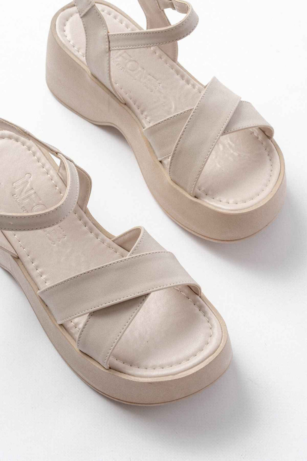 Ayakkabı Aşkı 24414-1005 Bej Günlük Çapraz Dolgu Topuk Kadın Sandalet