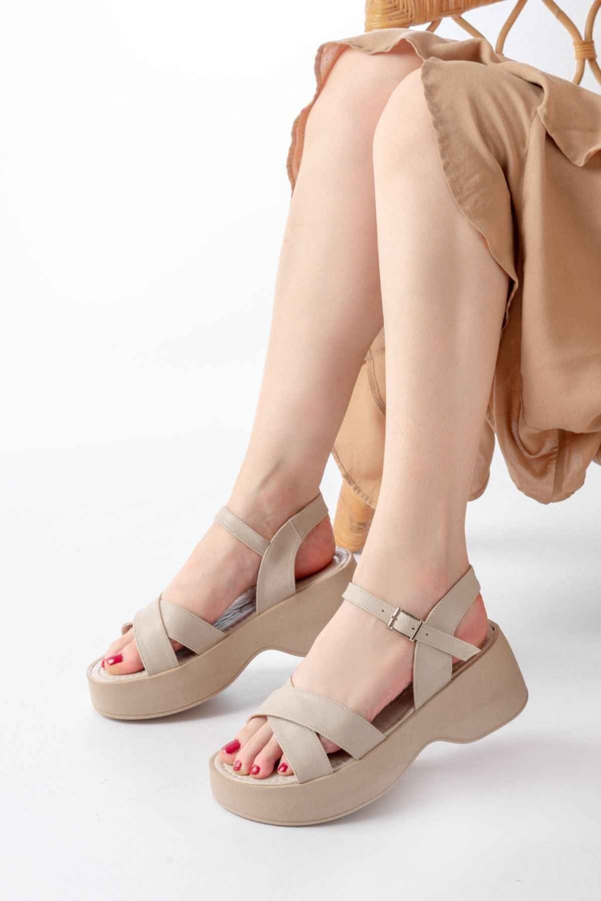 Ayakkabı Aşkı 24414-1005 Bej Günlük Çapraz Dolgu Topuk Kadın Sandalet